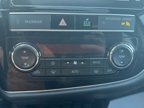Used 2019 Mitsubishi Outlander GT image 29