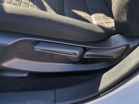 Used 2025 Honda HR-V LX image 18