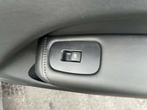 Used 2025 Volvo XC60 B5 Plus image 12