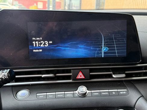Used 2023 Hyundai Elantra SEL w/ Convenience Package FWD image 9
