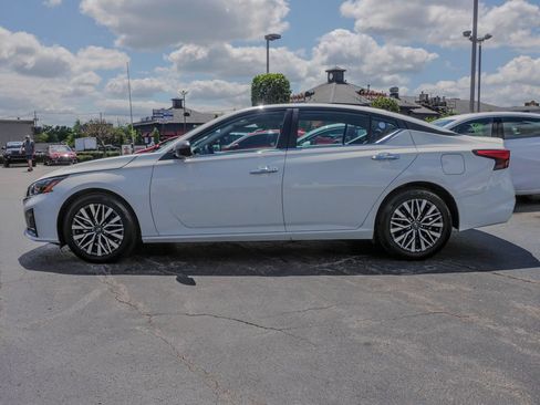 Used 2025 Nissan Altima 2.5 SV FWD image 4