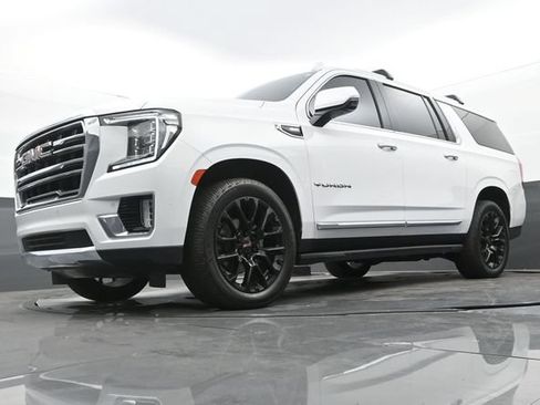 Used 2022 GMC Yukon XL SLT w/ SLT Premium Package RWD image 12