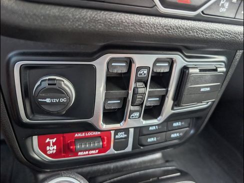 Used 2024 Jeep Gladiator Sport AWD/4WD image 16