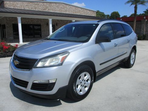 Used 2015 Chevrolet Traverse LS FWD image 1