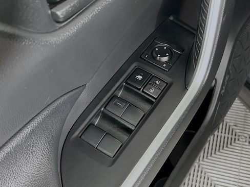 Used 2022 Toyota RAV4 LE AWD/4WD image 18