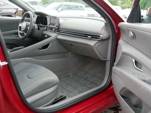 Used 2023 Hyundai Elantra SEL FWD image 19