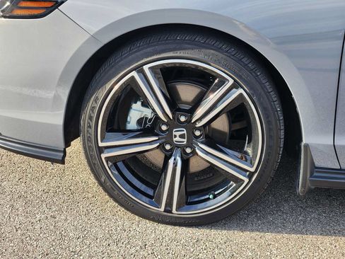 Used 2023 Honda Accord Sport image 9