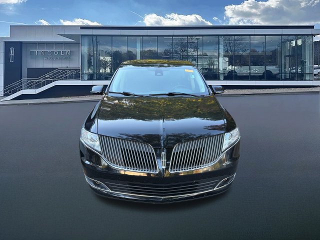 Used 2016 Lincoln MKT FWD image 2
