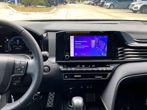 Used 2025 Toyota Camry SE w/ Convenience Package FWD image 7