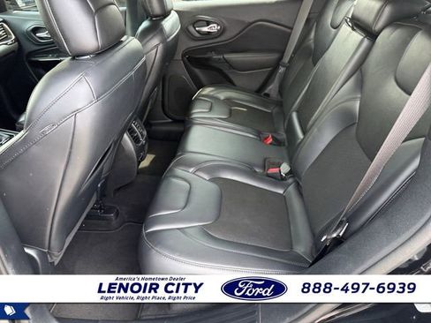 Used 2020 Jeep Cherokee Latitude Plus FWD image 11