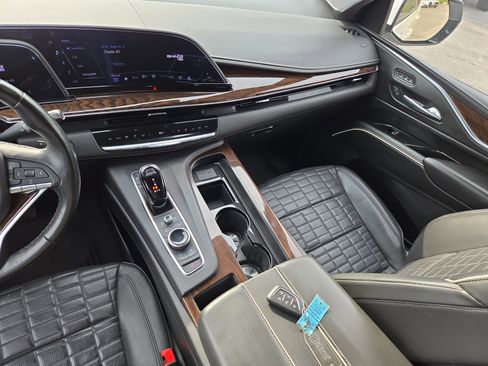 Used 2022 Cadillac Escalade Sport Platinum AWD/4WD image 23