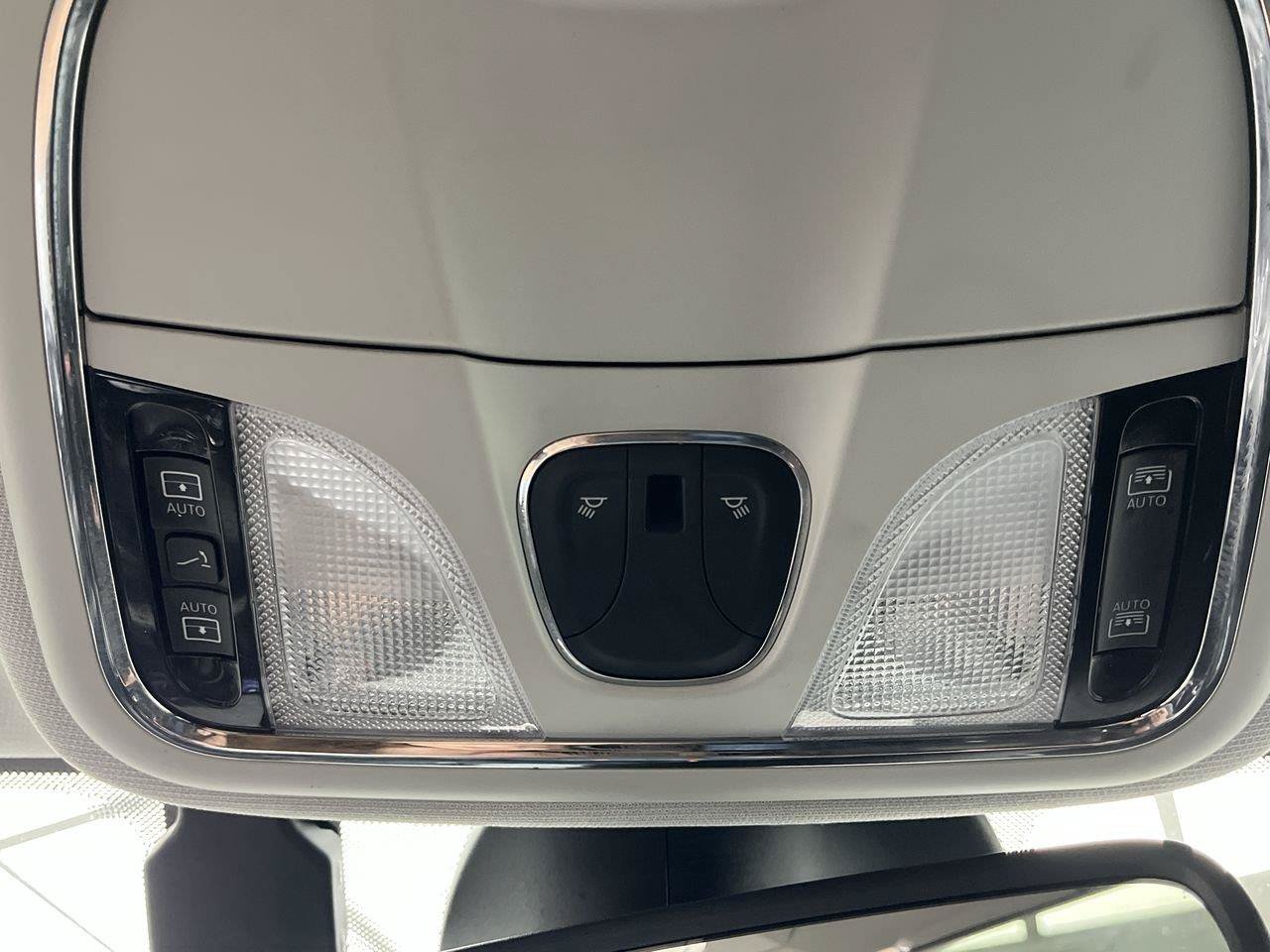 Used 2019 Jeep Cherokee Trailhawk AWD/4WD image 26