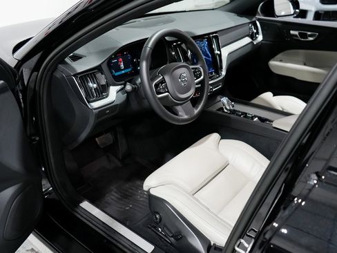 Used 2023 Volvo V60 B5 Cross Country Ultimate w/ Climate Package image 9