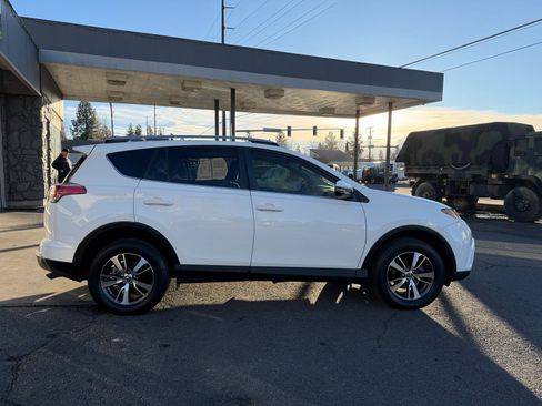 Used 2018 Toyota RAV4 XLE image 6
