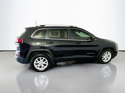 Used 2016 Jeep Cherokee Latitude w/ Comfort & Sound Group FWD image 8