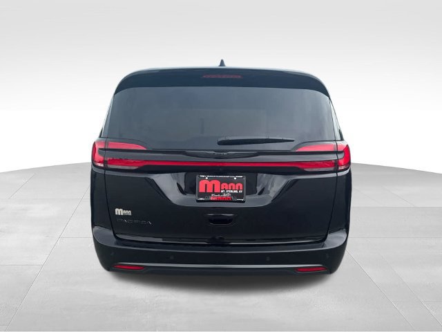 New 2025 Chrysler Pacifica Select w/ Fav Edition Package FWD image 5