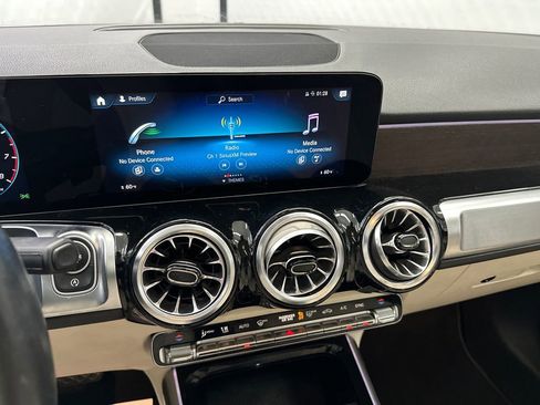 Used 2023 Mercedes-Benz GLB 250 4MATIC w/ Premium Package image 30