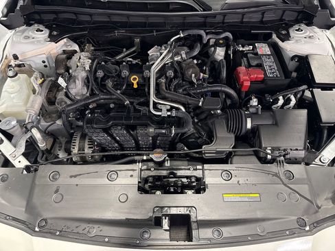 Used 2025 Nissan Altima 2.5 SR FWD image 41