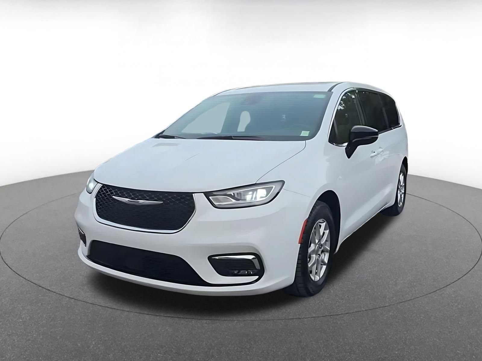 Used 2025 Chrysler Pacifica Select FWD image 6