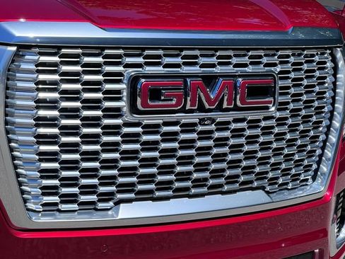 Used 2021 GMC Yukon Denali w/ Denali Premium Package AWD/4WD image 42