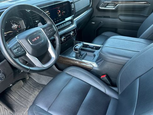 Used 2024 GMC Sierra 1500 Elevation w/ Elevation Premium Package AWD/4WD image 10