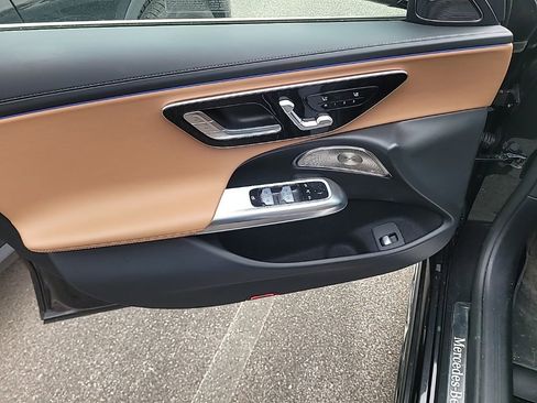 Used 2025 Mercedes-Benz E 350 4MATIC Sedan image 15