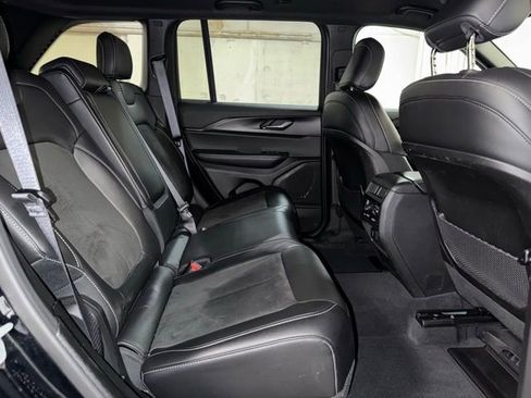 Used 2025 Jeep Grand Cherokee Altitude image 20