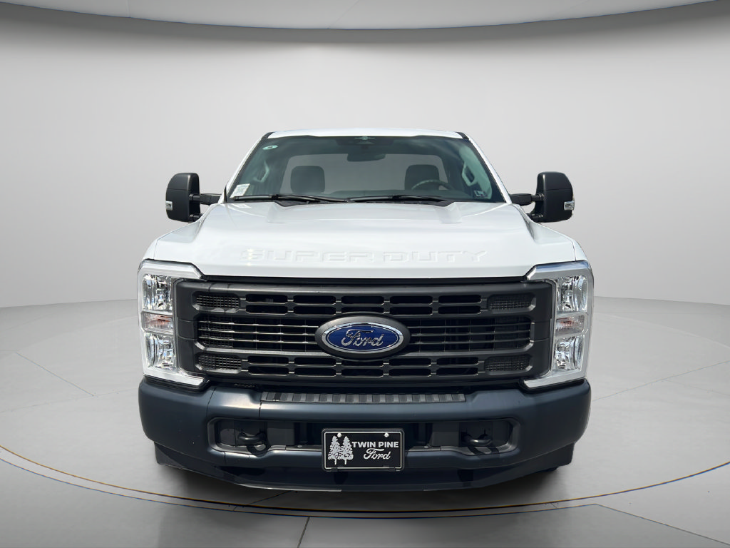 Used 2023 Ford F250 XL RWD image 2
