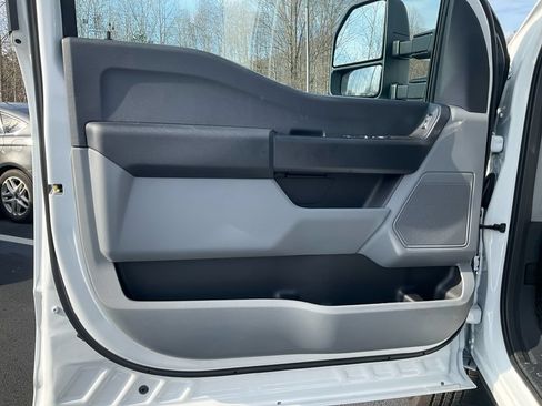 New 2026 Ford F350 XL w/ XL Chrome Package AWD/4WD image 17