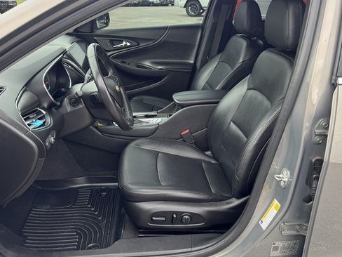 Used 2018 Chevrolet Malibu LT w/ Leather Package FWD image 16