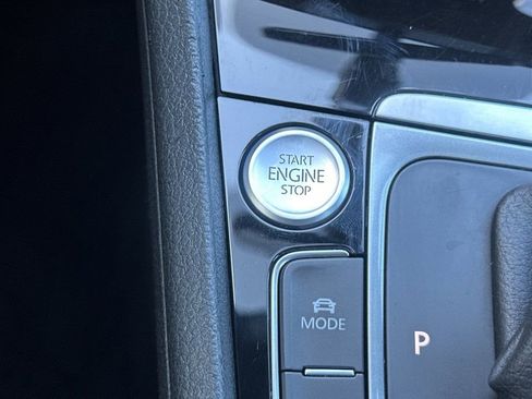 Used 2018 Volkswagen GTI SE FWD image 22