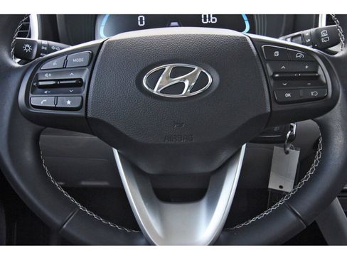 Used 2023 Hyundai Venue SEL FWD image 17
