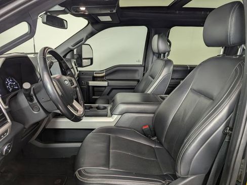 Used 2022 Ford F250 Lariat w/ Black Appearance Package image 10