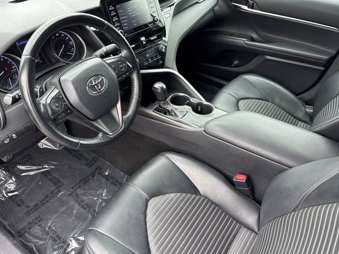 Used 2021 Toyota Camry SE FWD image 4