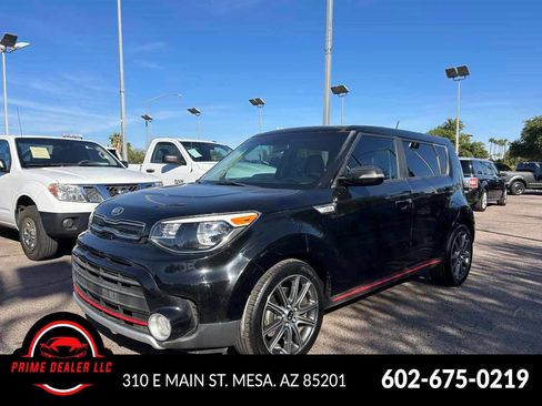 Used 2017 Kia Soul ! image 1