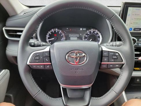 Used 2026 Toyota Highlander XLE AWD/4WD image 19