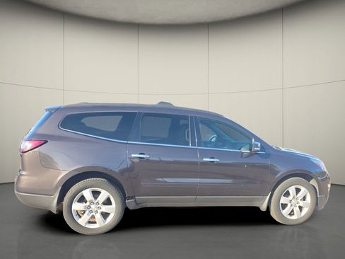 Used 2017 Chevrolet Traverse LT w/ Style and Technology Package image 10