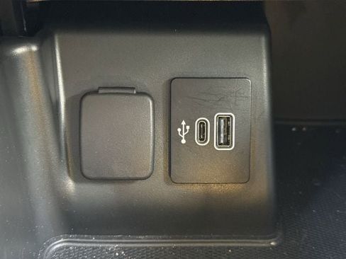 Used 2025 Ford Explorer Active RWD image 19