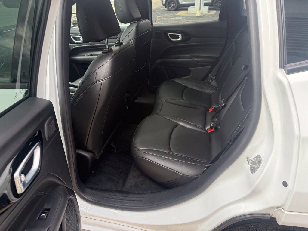 Used 2025 Jeep Compass Limited w/ High Altitude Package AWD/4WD image 14
