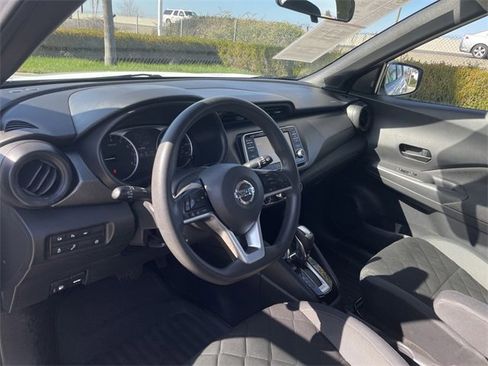 Used 2020 Nissan Kicks S image 10