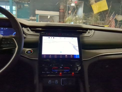 Used 2024 Jeep Grand Cherokee L Limited w/ Black Appearance Package image 12