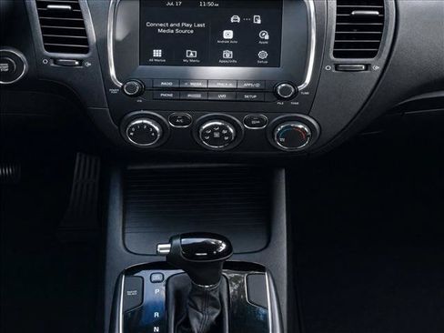 Used 2018 Kia Forte S w/ S Technology Plus Package FWD image 15