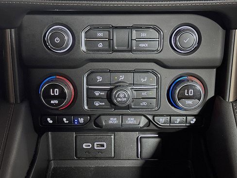 Used 2022 Chevrolet Tahoe High Country image 17