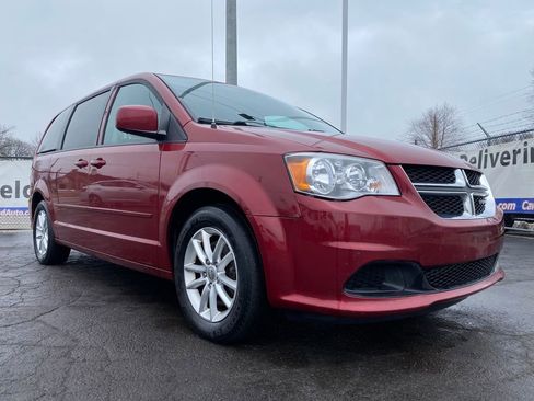 Used 2014 Dodge Grand Caravan SXT image 30