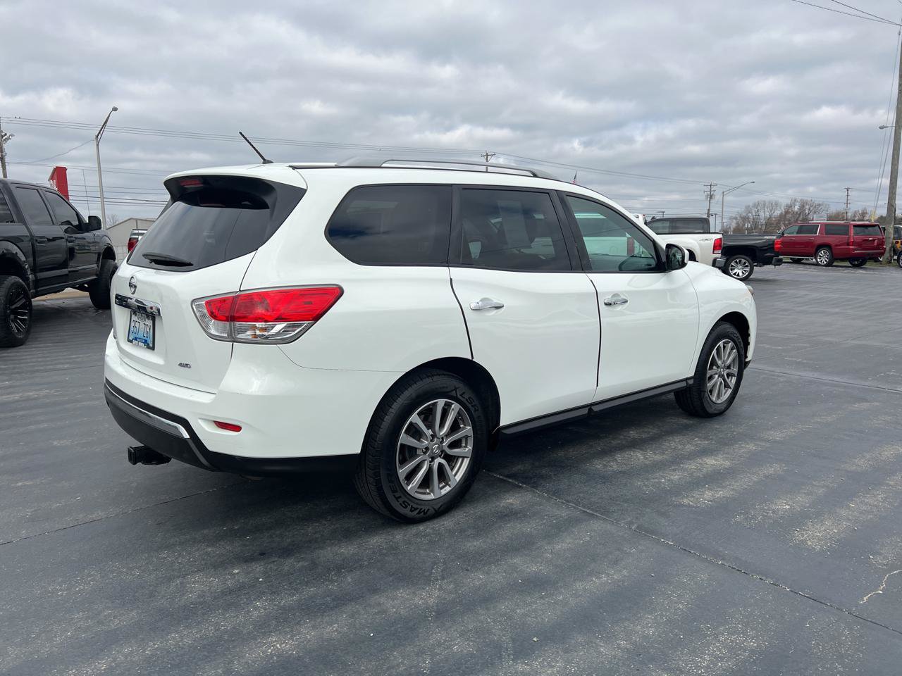 Used 2015 Nissan Pathfinder S FWD image 3