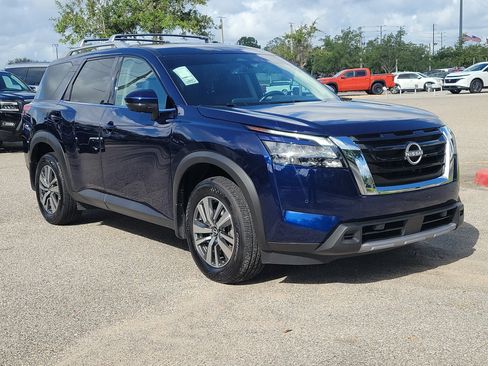 Certified 2025 Nissan Pathfinder SL FWD image 3