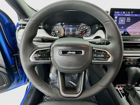 Used 2023 Jeep Compass Limited AWD/4WD image 11