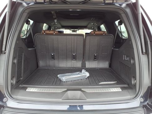 New 2026 Chevrolet Suburban High Country image 18