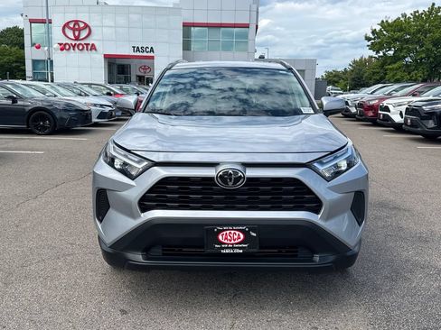 Used 2025 Toyota RAV4 XLE AWD/4WD image 2