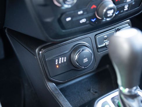 Used 2020 Jeep Renegade Sport w/ Sport Appearance Group image 17